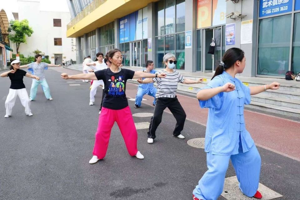 验中, inews