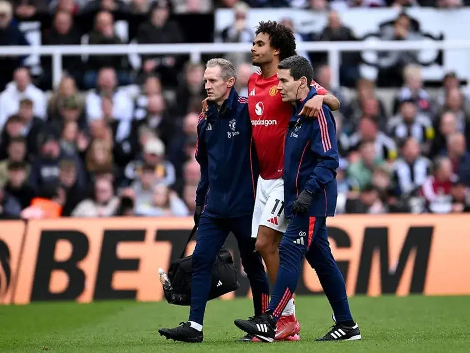 引援如今再, 几乎毫无亮, 安东尼